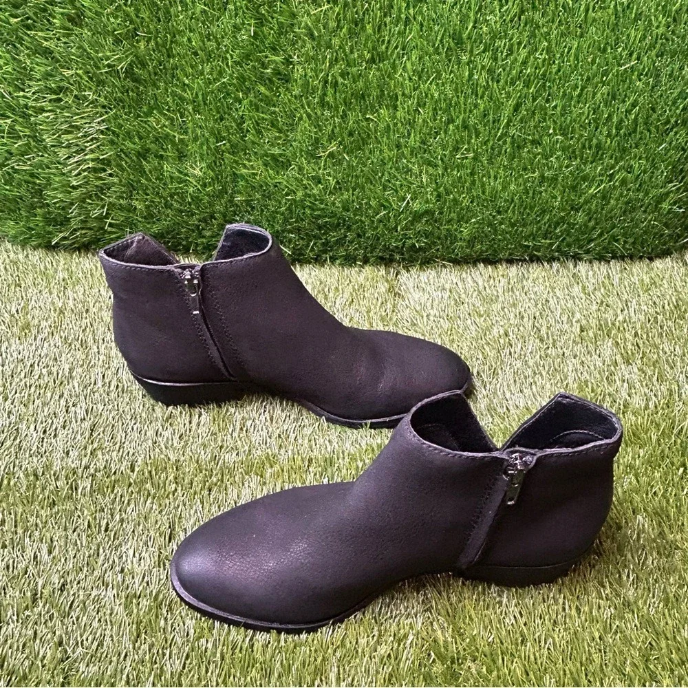 Frye and Co Women Black Leather Ankle Bootie Side Zip Low Heel 7.5M‎ 3470711-BLK